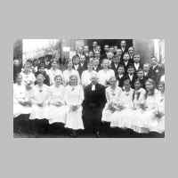 022-0270 Pfarrer Seemann mit seinen Konfirmanden im Jahre 1933.jpg
